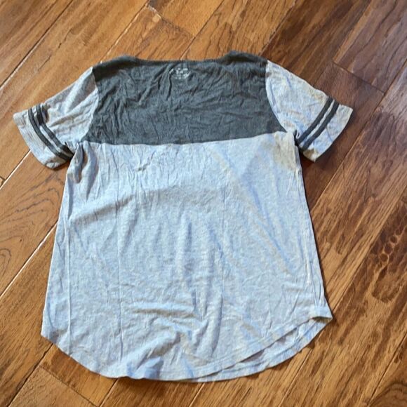 Under Amor Tee - Picture 6 of 7